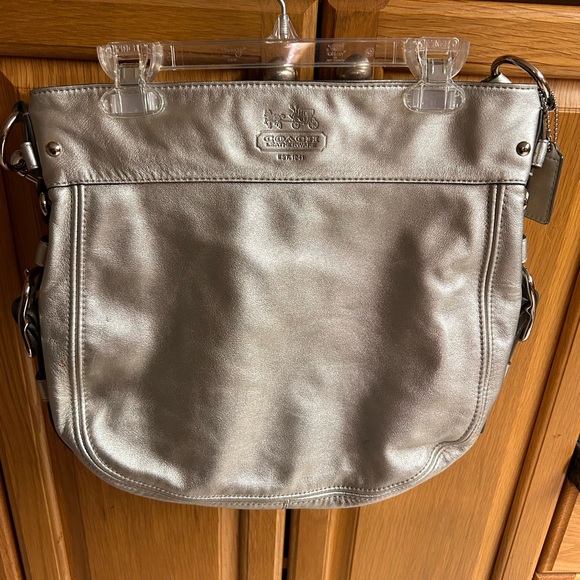 Metallic Silver Hobo purse - Picture 5 of 12